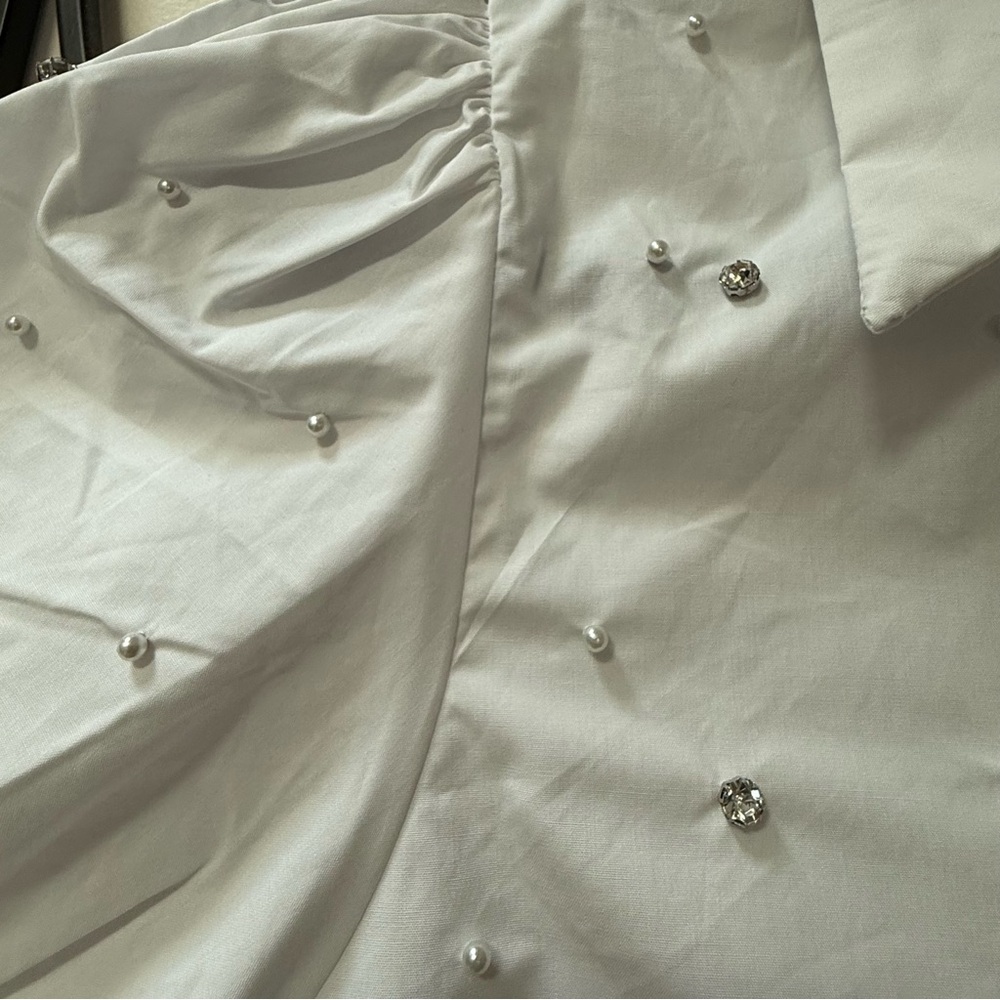 Lizette Collection White Short Sleeve Blouse with Embellishments - Picture 3 of 8